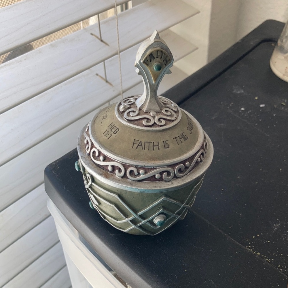 Ash holder made of clay